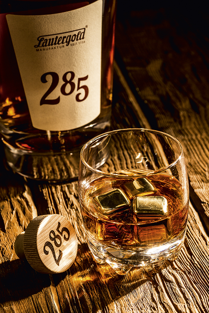 285 Single Malt Whisky Jubiläumsedition Whisky 285 mit graviertem Deckel