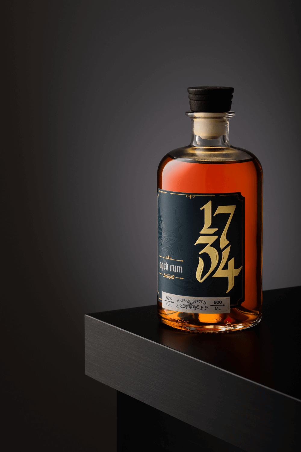 Aged Rum 1734 43% vol. Aged Rum auf Regal