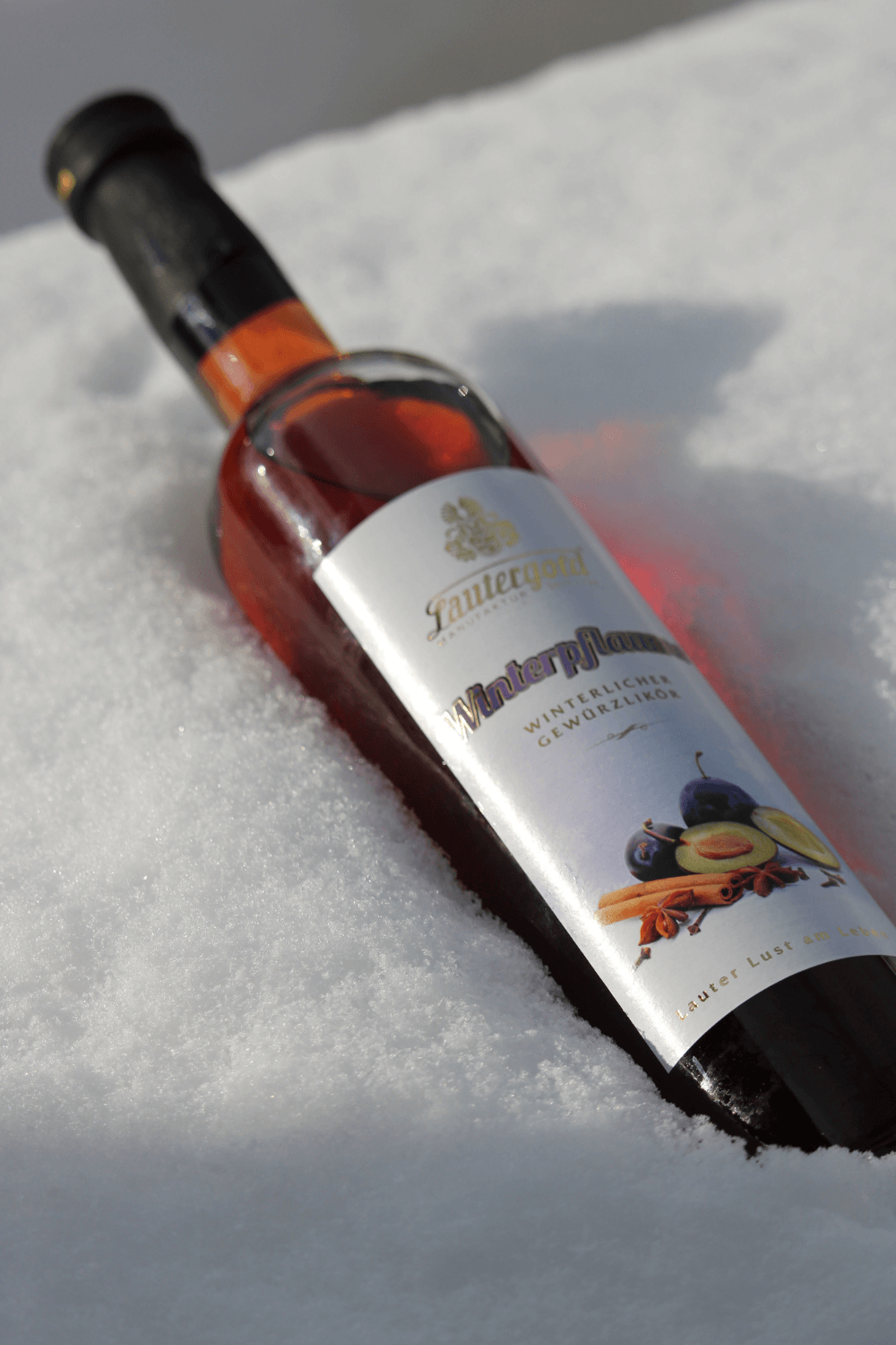 Lauterer Winterpflaume 22% vol. Winterpflaumenlikör im Schnee